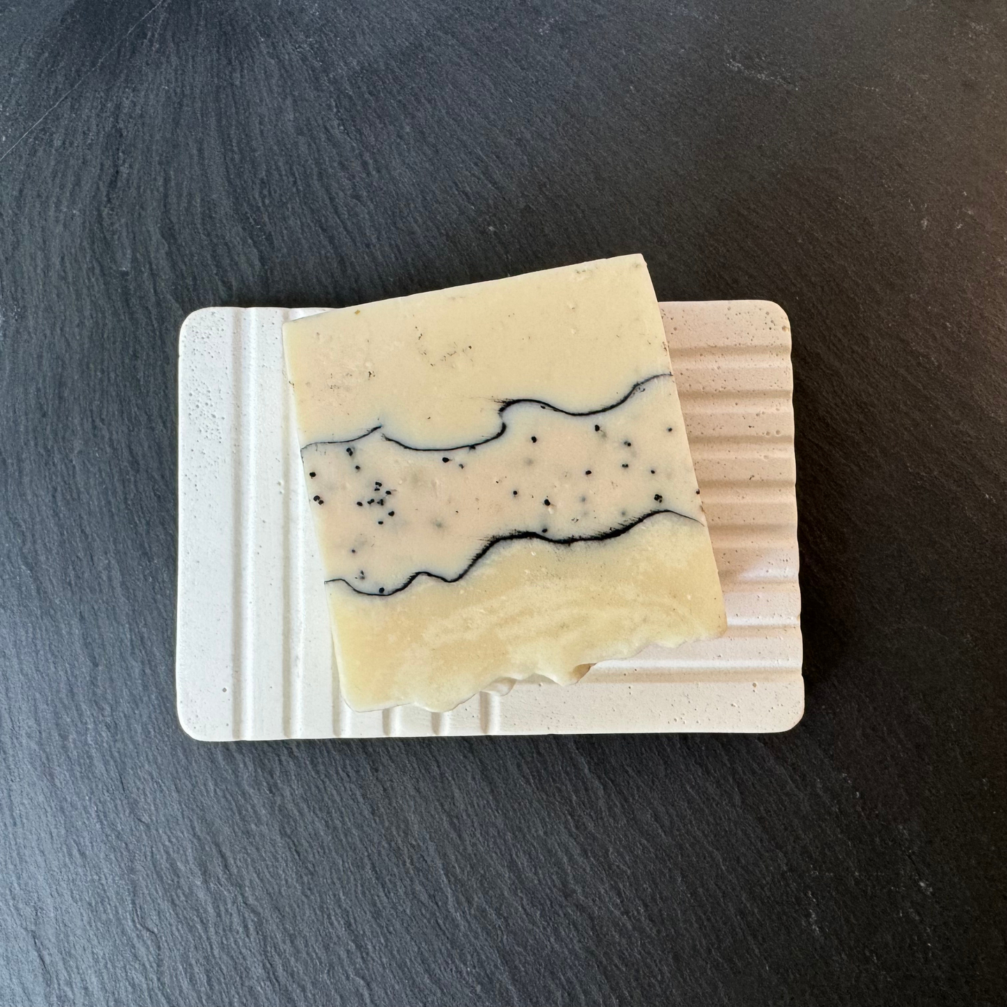 RILEY. Scent: Tea tree, Lavender, Lemongrass.