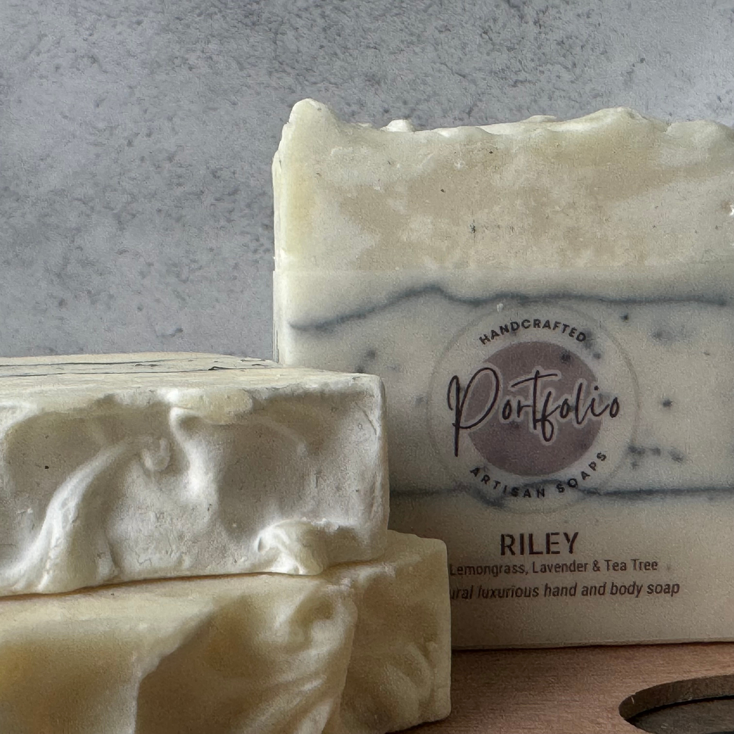 RILEY. Scent: Tea tree, Lavender, Lemongrass.