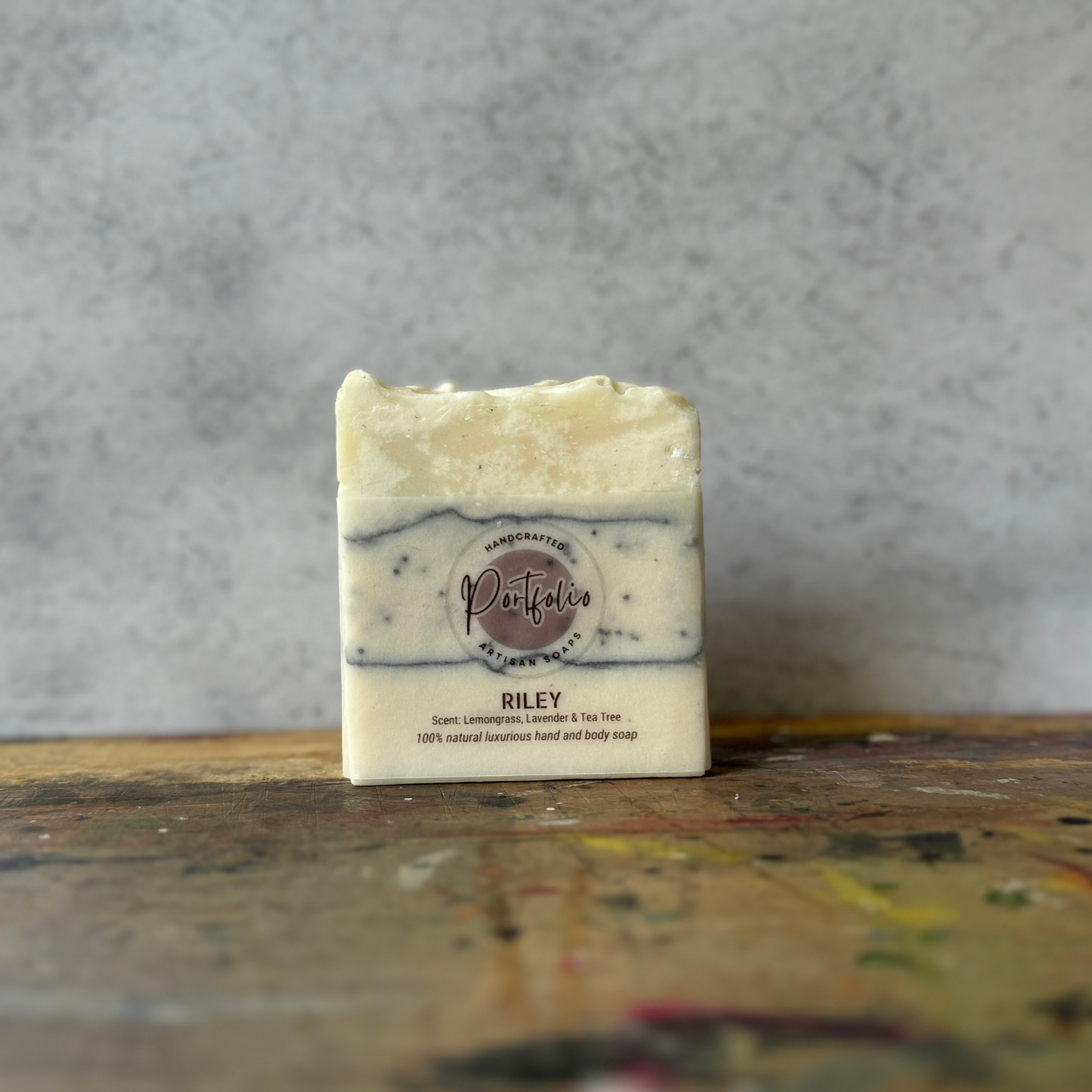 RILEY. Scent: Tea tree, Lavender, Lemongrass.