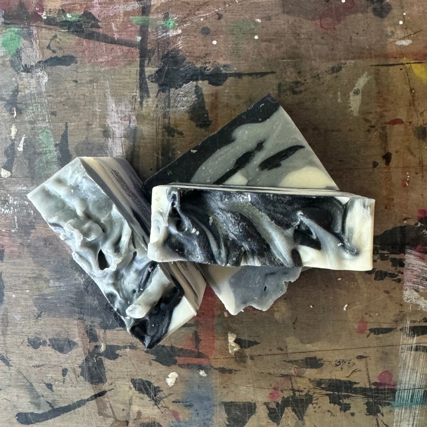 HEPWORTH: Activated Charcoal. scent: patchouli & bergamot